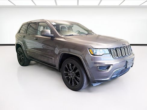 Used 2020 Jeep Grand Cherokee Altitude RWD image 3