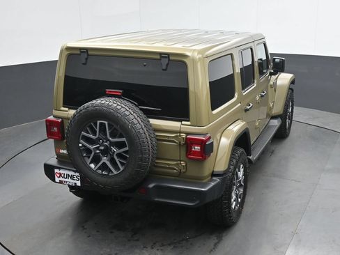 New 2026 Jeep Wrangler Unlimited Sahara AWD/4WD image 31