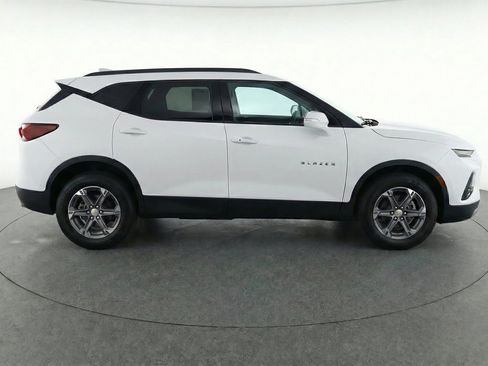 Used 2025 Chevrolet Blazer LT FWD image 11