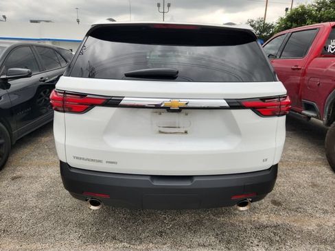 Used 2023 Chevrolet Traverse LT w/ LT Premium Package AWD/4WD image 5