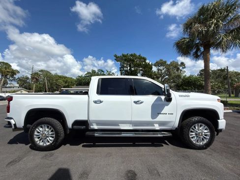 Used 2022 Chevrolet Silverado 2500 High Country w/ Z71 Off-Road Package AWD/4WD image 4