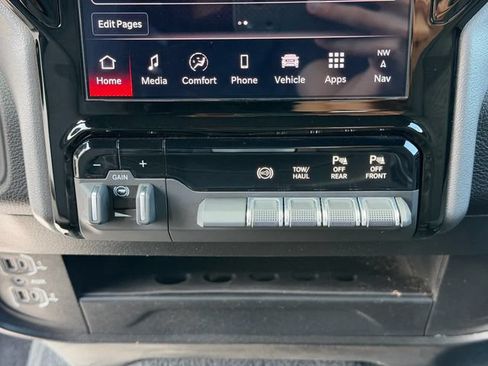 Used 2025 RAM 2500 Big Horn AWD/4WD image 17