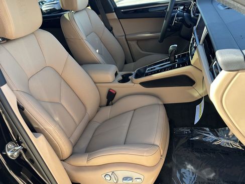 New 2026 Porsche Macan image 20