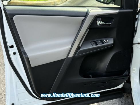 Used 2018 Toyota RAV4 XLE FWD image 21
