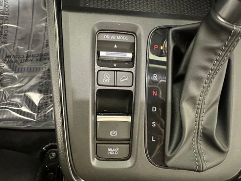 Used 2025 Honda CR-V LX image 33