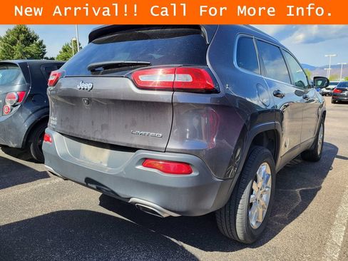 Used 2017 Jeep Cherokee Limited AWD/4WD image 5
