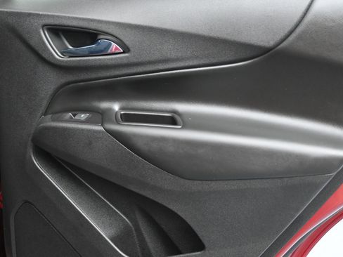 Used 2018 Chevrolet Equinox LT image 11