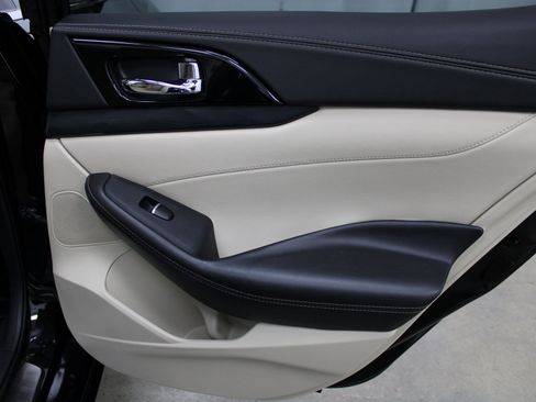 Used 2020 Nissan Maxima Platinum image 24