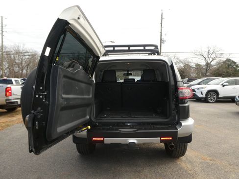 Used 2012 Toyota FJ Cruiser 4WD image 7