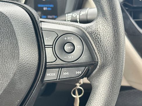 Used 2022 Toyota Corolla LE image 29