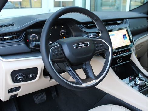 New 2026 Jeep Grand Cherokee Limited AWD/4WD image 12