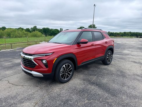 New 2026 Chevrolet TrailBlazer LT w/ LT Cold Weather Package FWD image 2