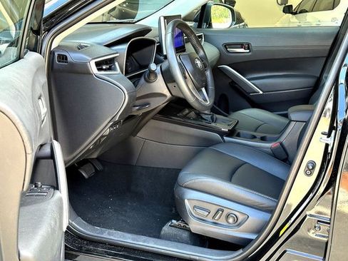 Used 2026 Toyota Corolla Cross XLE FWD image 10