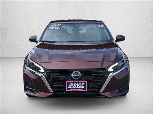 Used 2025 Nissan Altima 2.5 SV FWD image 2