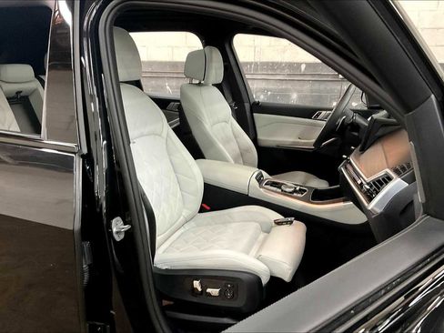Used 2025 BMW X5 M60i w/ Climate Comfort Package image 10