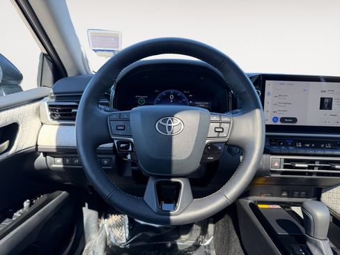 Used 2025 Toyota Camry XLE AWD/4WD image 14