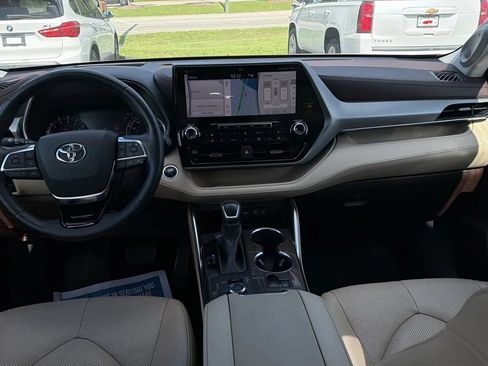 Used 2021 Toyota Highlander Platinum AWD/4WD image 7