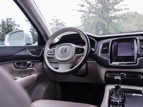 Used 2020 Volvo XC90 T6 Momentum w/ Protection Package Premier AWD/4WD image 22