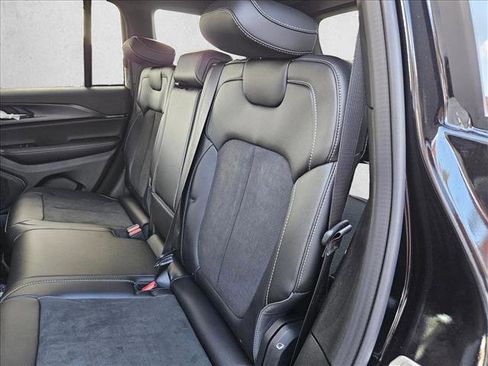 New 2025 Jeep Grand Cherokee Altitude image 12