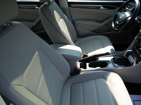 Used 2018 Volkswagen Passat 2.0T SE w/ SE Lighting Package FWD image 27