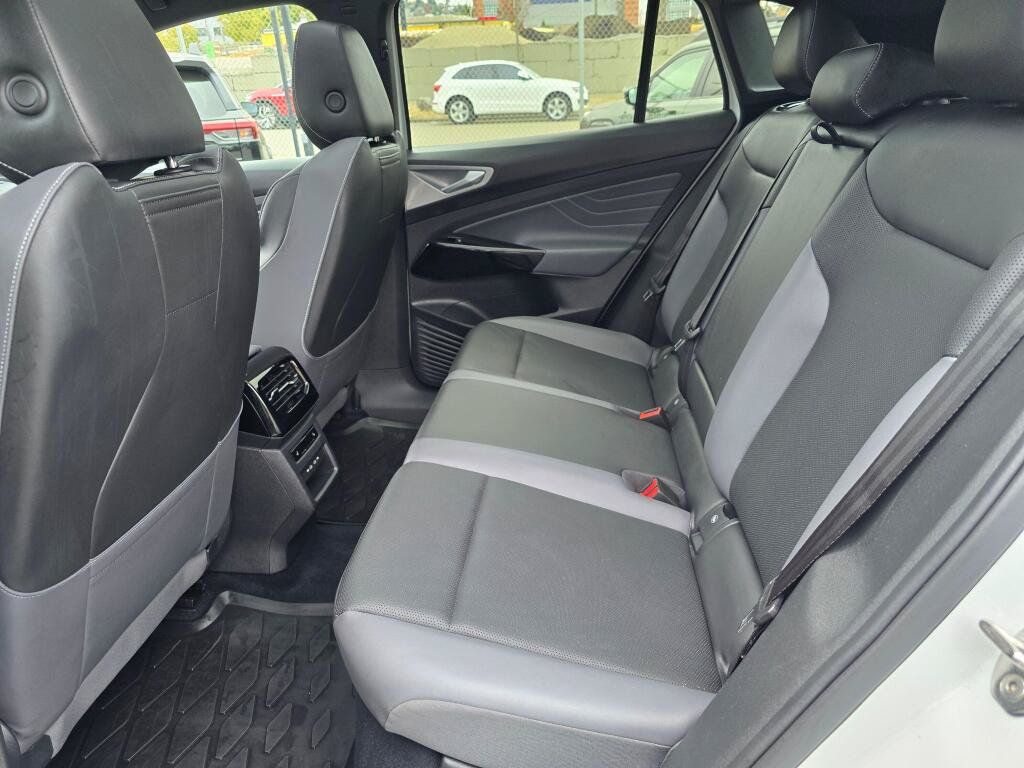 Used 2023 Volkswagen ID.4 Pro S Plus AWD/4WD image 17