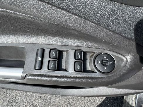 Used 2018 Ford Escape SE image 18