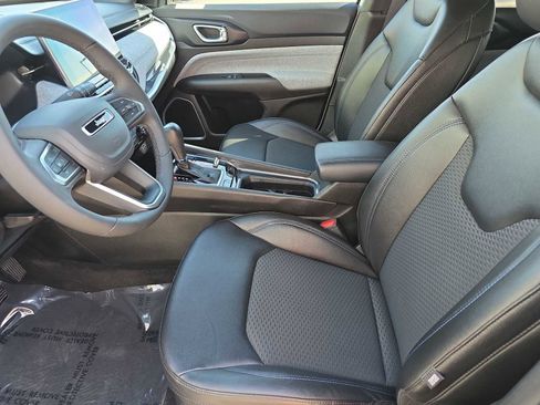 Used 2024 Jeep Compass Latitude image 14