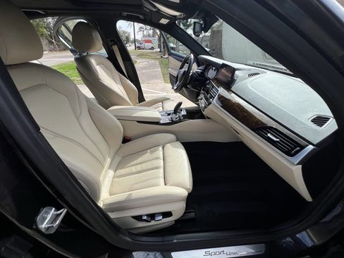 Used 2019 BMW 530i w/ Convenience Package image 24