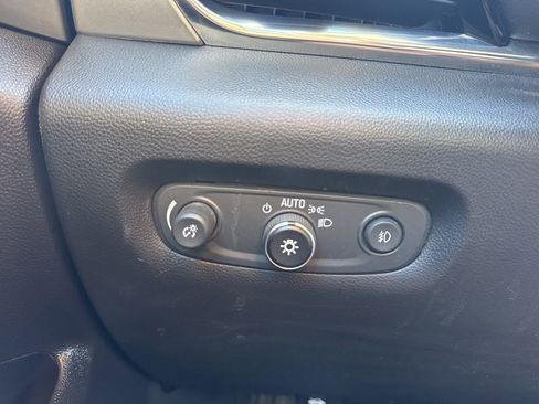 Used 2021 Chevrolet Traverse LT AWD/4WD image 9
