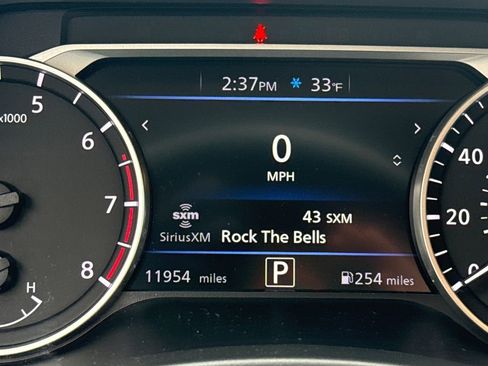 Used 2025 Nissan Sentra SR w/ SR Premium Package image 17