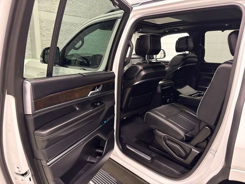 Used 2023 Jeep Grand Wagoneer Series II AWD/4WD image 28