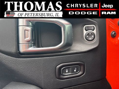 Used 2018 Jeep Wrangler Unlimited Sahara w/ Cold Weather Group AWD/4WD image 9