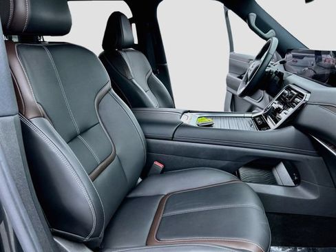 Certified 2025 Nissan Armada SL w/ Captain's Chari Seat Package AWD/4WD image 26