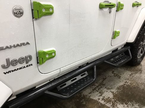 Used 2023 Jeep Wrangler Sahara image 5