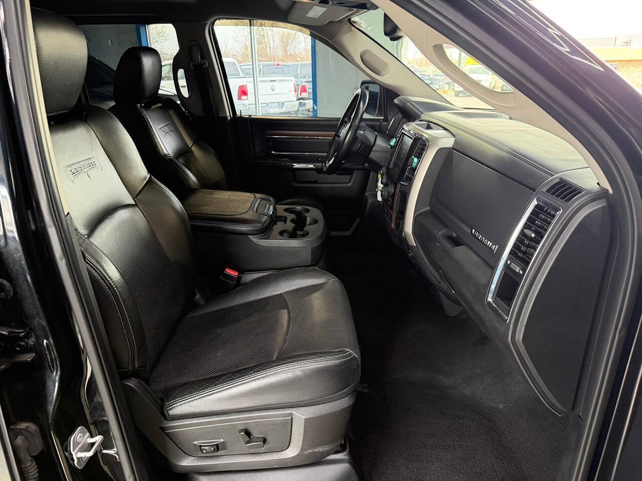 Used 2016 RAM 1500 Laramie AWD/4WD image 17