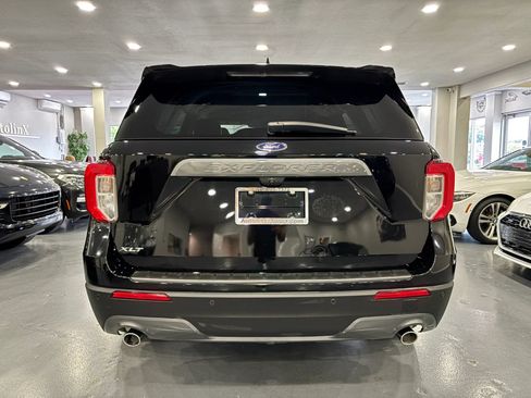 Used 2021 Ford Explorer XLT w/ Equipment Group 202A RWD image 6