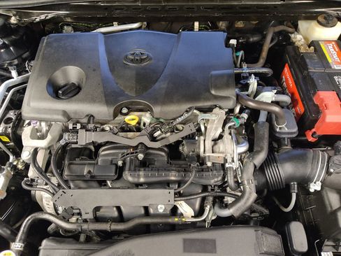 Used 2018 Toyota Camry SE image 30