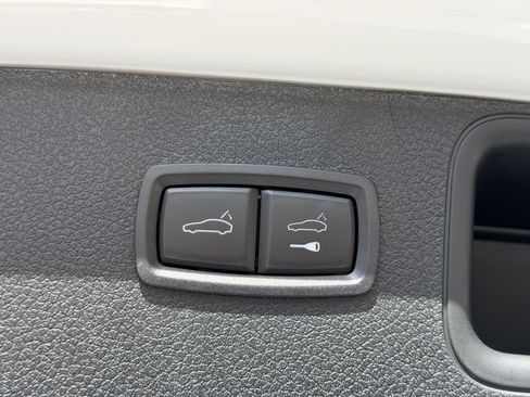 Certified 2025 Porsche Macan image 15