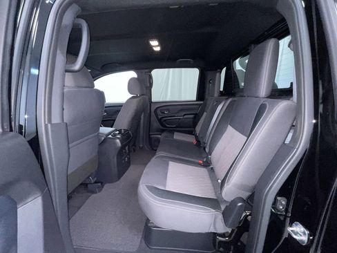 Used 2023 Nissan Titan SV w/ SV Convenience Package image 4