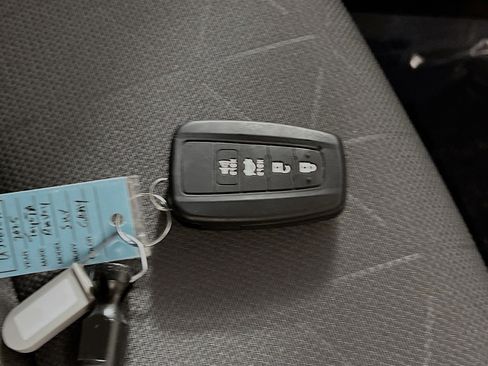 Used 2025 Toyota RAV4 XLE w/ Convenience Package FWD image 36