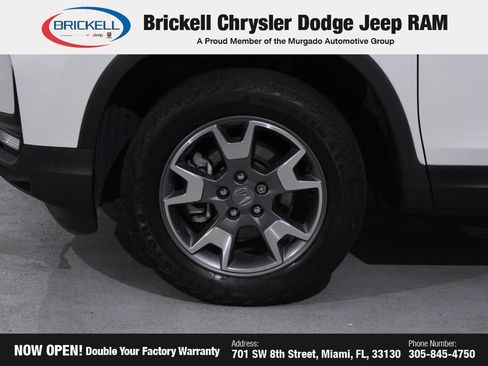 Used 2024 Nissan Pathfinder SV FWD image 33