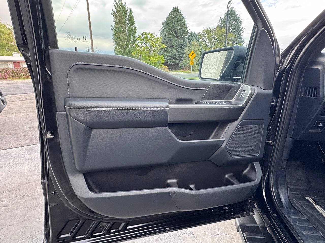 Used 2022 Ford F150 XLT w/ Equipment Group 302A High AWD/4WD image 9