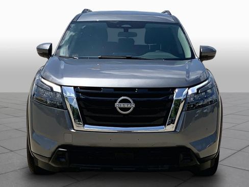 Used 2025 Nissan Pathfinder SV AWD/4WD image 4