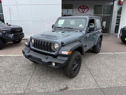 Used 2025 Jeep Wrangler Sport AWD/4WD image 2