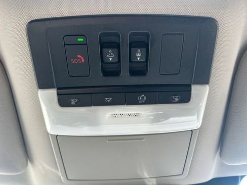 Used 2023 Nissan Pathfinder SV w/ SV Premium Package AWD/4WD image 33