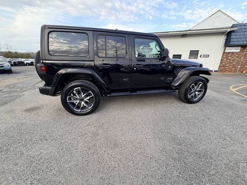 Used 2024 Jeep Wrangler Unlimited w/ Convenience Group AWD/4WD image 50