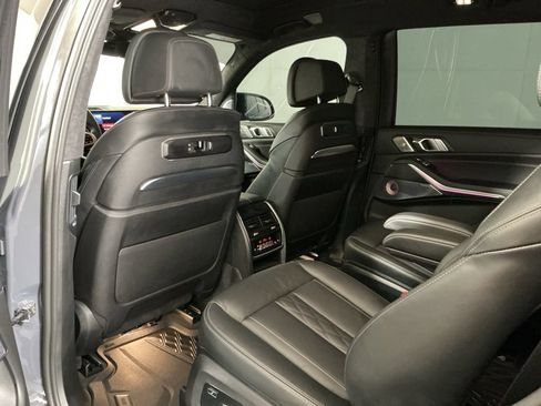 Certified 2025 BMW X7 M60i AWD/4WD image 25