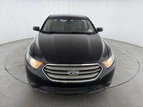 Used 2016 Ford Taurus SE FWD image 2