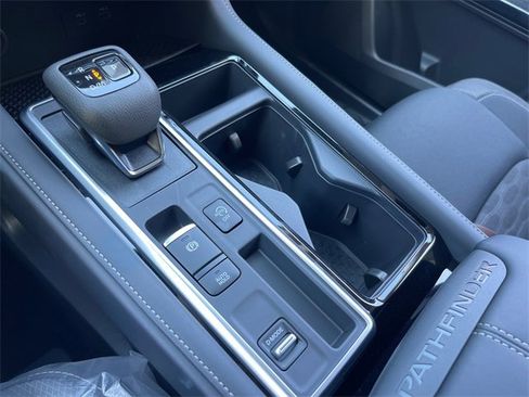 New 2025 Nissan Pathfinder SV w/ SV Premium Package image 17