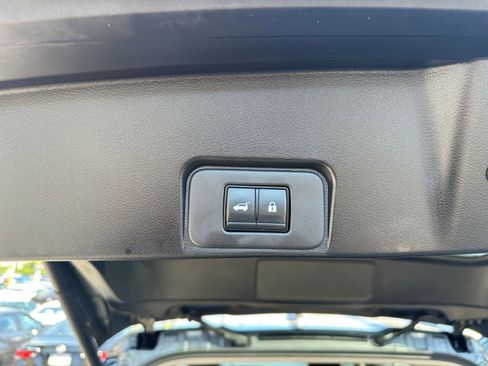 Used 2025 Nissan Rogue SV FWD image 23